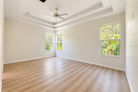 House in Wesley Chapel, Florida 4 bedrooms, 240.71 sq.m. № 2378031 - photo 4