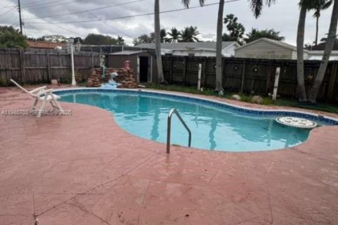 House in Coconut Creek, Florida 3 bedrooms, 182.09 sq.m. № 2043902