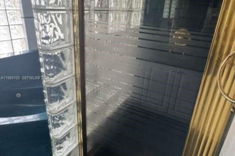 House in Coconut Creek, Florida 3 bedrooms, 182.09 sq.m. № 2043902 - photo 12