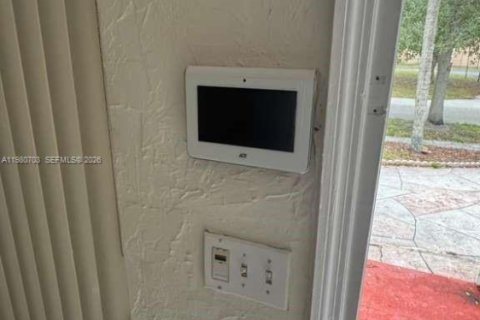 House in Coconut Creek, Florida 3 bedrooms, 182.09 sq.m. № 2043902 - photo 15