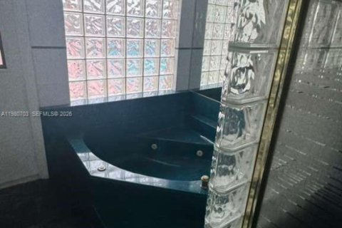 House in Coconut Creek, Florida 3 bedrooms, 182.09 sq.m. № 2043902 - photo 10