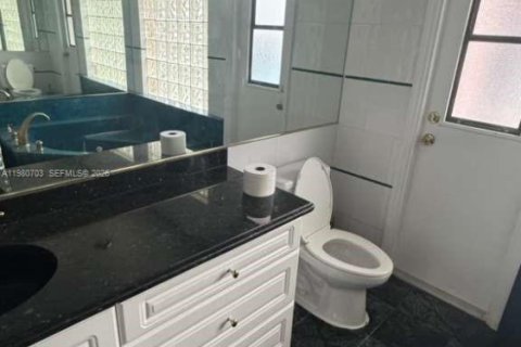 House in Coconut Creek, Florida 3 bedrooms, 182.09 sq.m. № 2043902 - photo 11