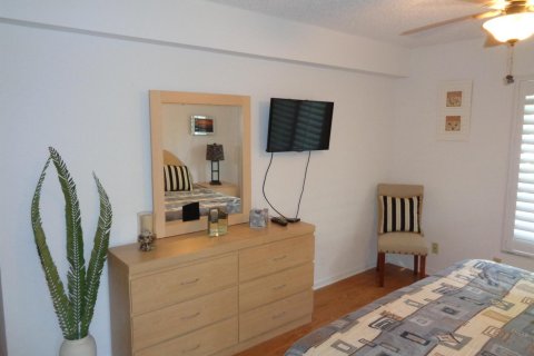 Condo in Port St. Lucie, Florida, 2 bedrooms № 2254406 - photo 21