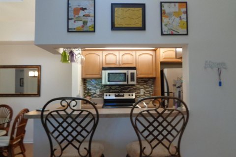 Condo in Port St. Lucie, Florida, 2 bedrooms № 2254406 - photo 3
