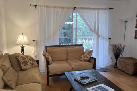 Condo in Port St. Lucie, Florida, 2 bedrooms № 2254406 - photo 10