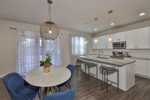 House in Tampa, Florida 4 bedrooms, 226.03 sq.m. № 1675638 - photo 8