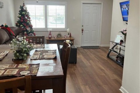 Condominio en alquiler en Margate, Florida, 1 dormitorio, 68.28 m2 № 2031016 - foto 4