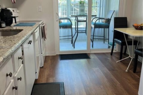 Condominio en alquiler en Margate, Florida, 1 dormitorio, 68.28 m2 № 2031016 - foto 2