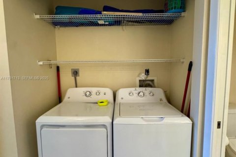 Condo in Aventura, Florida, 2 bedrooms № 2035817 - photo 23