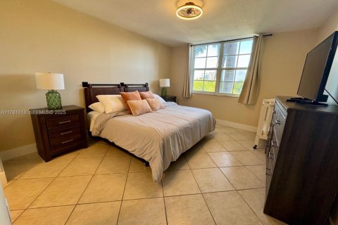 Condo in Aventura, Florida, 2 bedrooms № 2035817 - photo 16