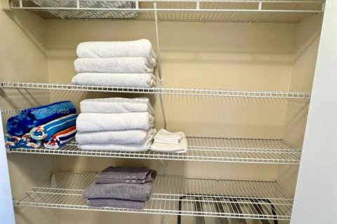 Condo in Aventura, Florida, 2 bedrooms № 2035817 - photo 20