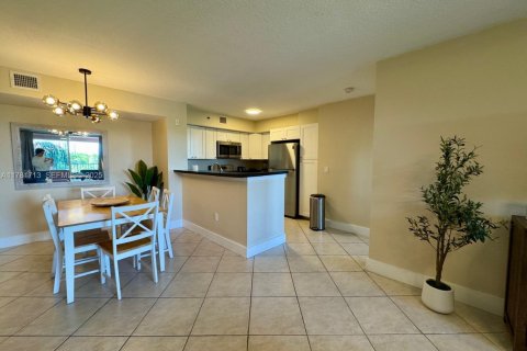 Condo in Aventura, Florida, 2 bedrooms № 2035817 - photo 6