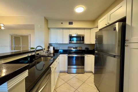 Condo in Aventura, Florida, 2 bedrooms № 2035817 - photo 13