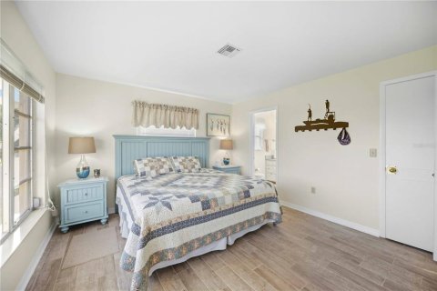 House in Englewood, Florida 2 bedrooms, 107.12 sq.m. № 2391034 - photo 14