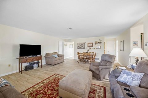 House in Englewood, Florida 2 bedrooms, 107.12 sq.m. № 2391034 - photo 4
