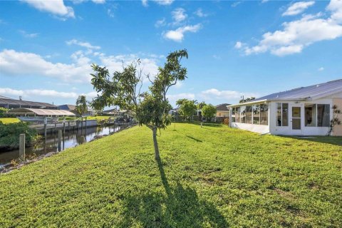 House in Englewood, Florida 2 bedrooms, 107.12 sq.m. № 2391034 - photo 23