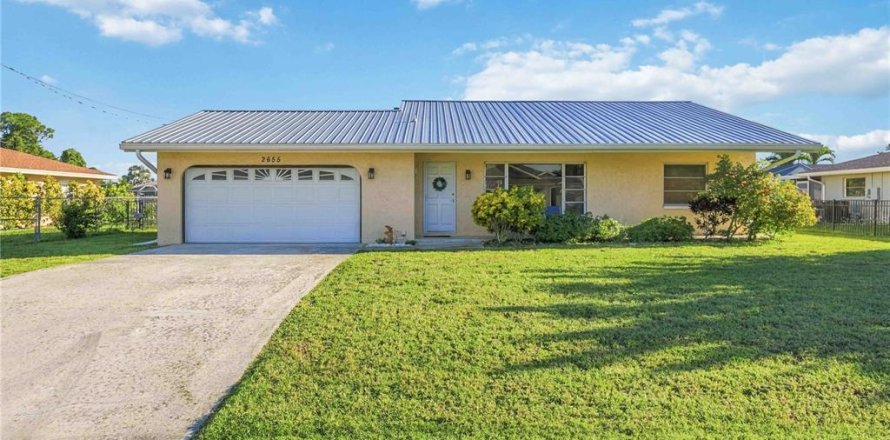 House in Englewood, Florida 2 bedrooms, 107.12 sq.m. № 2391034
