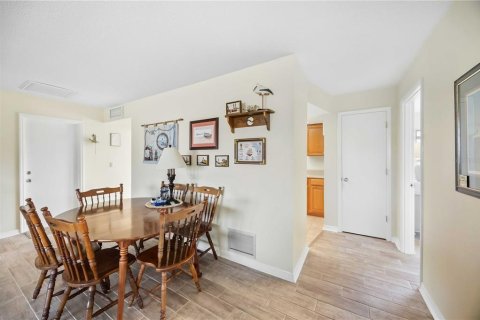 House in Englewood, Florida 2 bedrooms, 107.12 sq.m. № 2391034 - photo 7