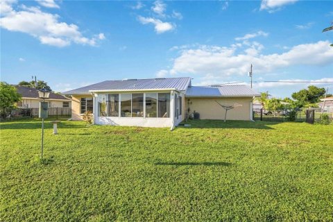 House in Englewood, Florida 2 bedrooms, 107.12 sq.m. № 2391034 - photo 24