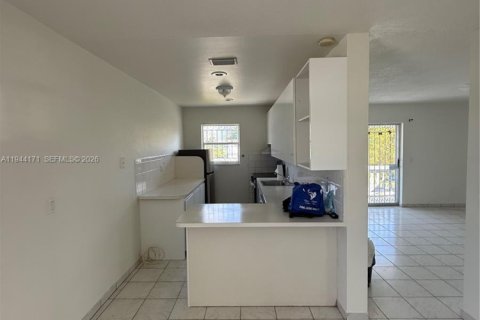 Villa ou maison à louer à Miami, Floride: 3 chambres, 275.36 m2 № 2000900 - photo 5