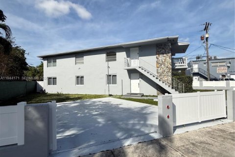 Villa ou maison à Miami, Floride 3 chambres, 275.36 m2 № 2000900