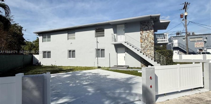 Villa ou maison à Miami, Floride 3 chambres, 275.36 m2 № 2000900