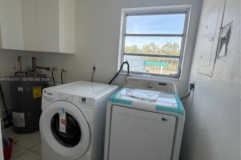 Villa ou maison à louer à Miami, Floride: 3 chambres, 275.36 m2 № 2000900 - photo 6