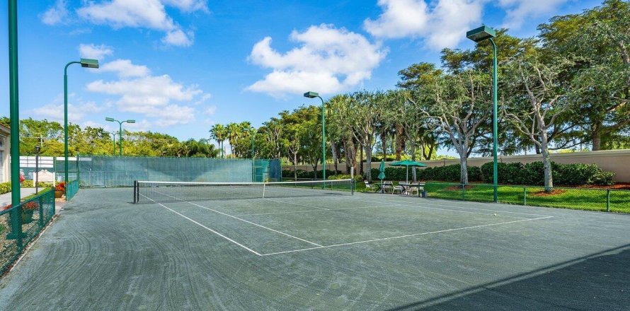 House in Boynton Beach, Florida 3 bedrooms, 186.55 sq.m. № 787750