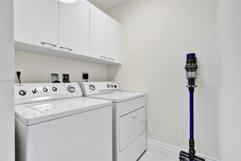 Copropriété à louer à Sunny Isles Beach, Floride: 3 chambres, 216.18 m2 № 2008910 - photo 13