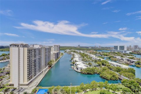 Copropriété à louer à Sunny Isles Beach, Floride: 3 chambres, 216.18 m2 № 2008910 - photo 29
