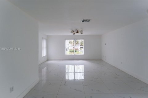 Купить виллу или дом в Катлер-Бей, Флорида 3 спальни, 127.18м2, № 2052294 - фото 5