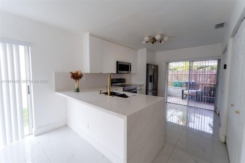 Купить виллу или дом в Катлер-Бей, Флорида 3 спальни, 127.18м2, № 2052294 - фото 4