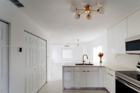 Купить виллу или дом в Катлер-Бей, Флорида 3 спальни, 127.18м2, № 2052294 - фото 15