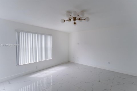 Купить виллу или дом в Катлер-Бей, Флорида 3 спальни, 127.18м2, № 2052294 - фото 6