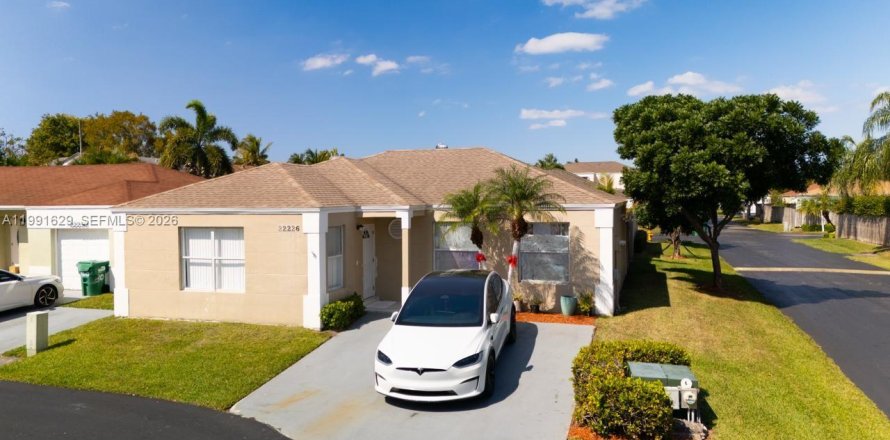 Дом в Катлер-Бей, Флорида 3 спальни, 127.18м2 № 2052294