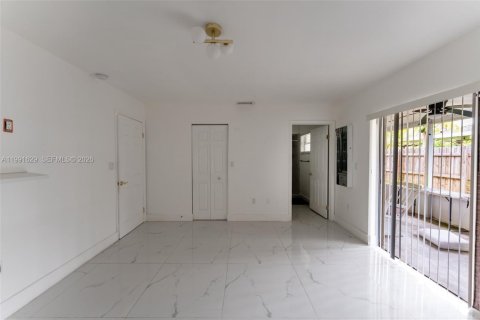 Купить виллу или дом в Катлер-Бей, Флорида 3 спальни, 127.18м2, № 2052294 - фото 24