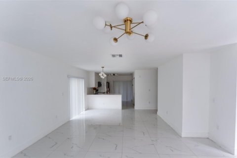 Купить виллу или дом в Катлер-Бей, Флорида 3 спальни, 127.18м2, № 2052294 - фото 16