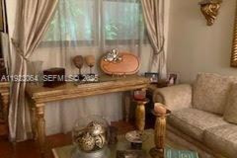 Copropriété à vendre à Miami, Floride: 2 chambres, 87.89 m2 № 1976894 - photo 4