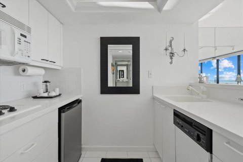 Купить кондоминиум в Сарасота, Флорида 4 комнаты, 48.49м2, № 2147468 - фото 12