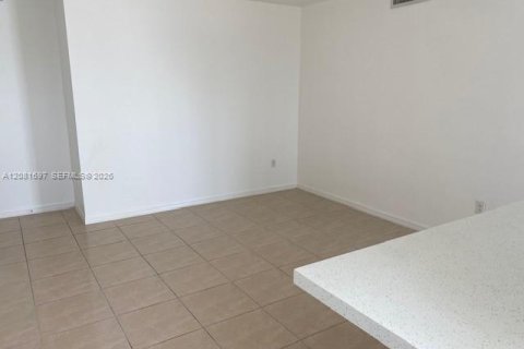 Copropriété à louer à Miami, Floride: 2 chambres, 73.39 m2 № 2343097 - photo 5