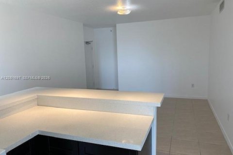Copropriété à louer à Miami, Floride: 2 chambres, 73.39 m2 № 2343097 - photo 3