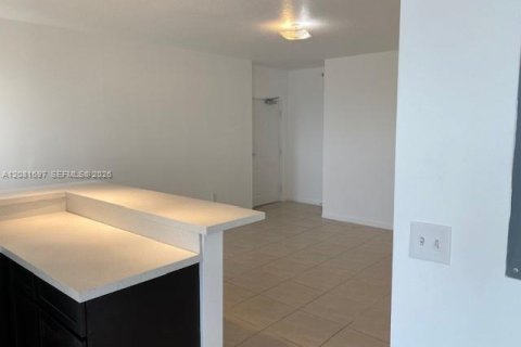 Copropriété à louer à Miami, Floride: 2 chambres, 73.39 m2 № 2343097 - photo 4
