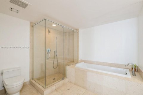 Снять в аренду кондоминиум в Майами, Флорида 2 спальни, 119.47м2, № 1958158 - фото 24