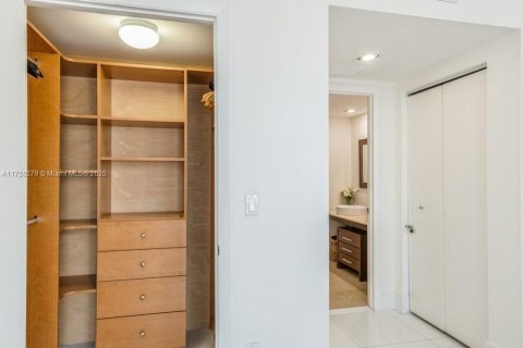 Снять в аренду кондоминиум в Майами, Флорида 2 спальни, 119.47м2, № 1958158 - фото 25