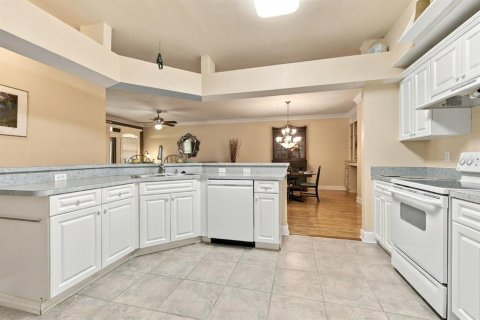 Townhouse in Gainesville, Florida 3 bedrooms, 164.9 sq.m. № 2404975 - photo 7