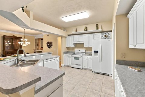 Townhouse in Gainesville, Florida 3 bedrooms, 164.9 sq.m. № 2404975 - photo 6
