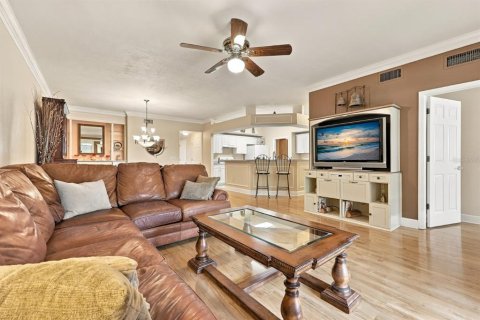 Townhouse in Gainesville, Florida 3 bedrooms, 164.9 sq.m. № 2404975 - photo 13