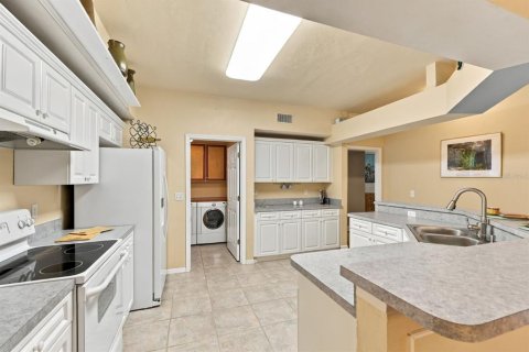 Townhouse in Gainesville, Florida 3 bedrooms, 164.9 sq.m. № 2404975 - photo 5