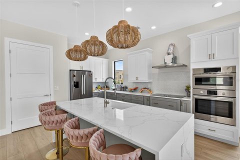 Villa ou maison à vendre à Saint Petersburg, Floride: 4 chambres, 271.83 m2 № 1911346 - photo 3