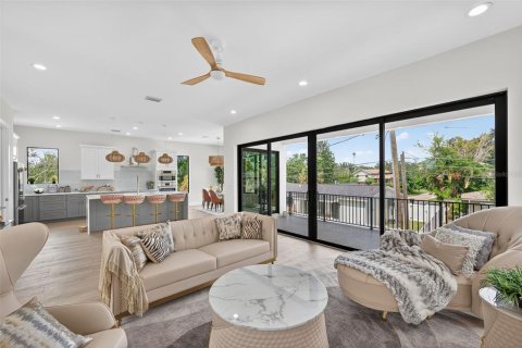 Villa ou maison à vendre à Saint Petersburg, Floride: 4 chambres, 271.83 m2 № 1911346 - photo 2
